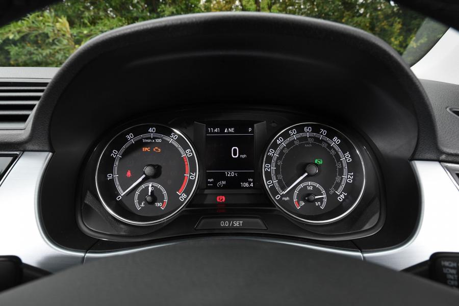 Панель приборов Skoda Fabia Estate (NJ) 2018 года  (фото 3 из 14)